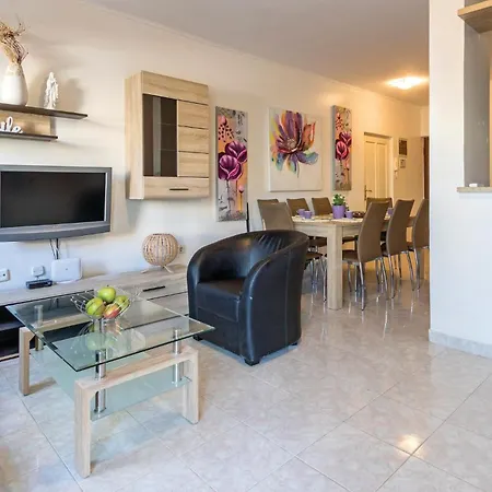 3 Bedroom In Apartment