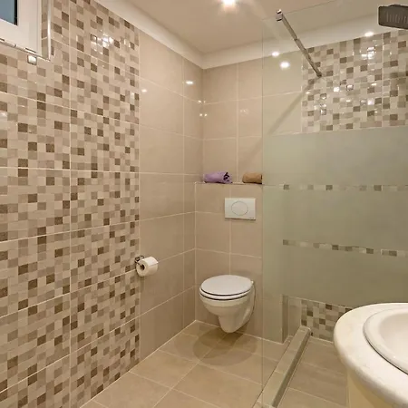 3 Bedroom In Апартаменты Пула